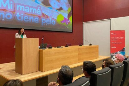 Las I jornadas psico-oncológicas contaron con la participación de profesionales del área de cáncer de mama del Hospital del Vinálopó