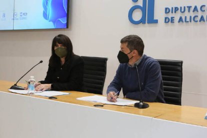 Julia Parra, diputada de Cultura, y Toni Canet, responsable de Transparencia