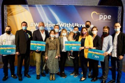 González POns y María José Catalá en un encuentro con ucranianos en Valencia