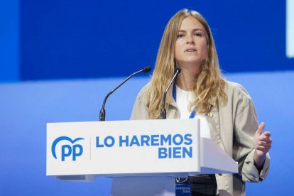 La presidenta de NNGG, Bea Fanjul, durante el 20 Congreso Nacional del PP en Sevilla.