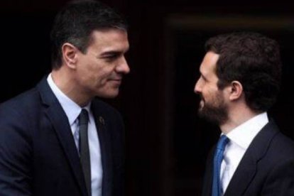 Sánchez observa la crisis del PP desde la barrera para dar el golpe de gracia a Casado.