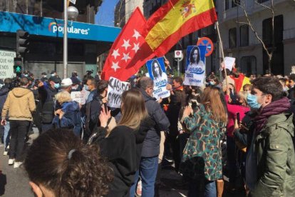 Miles de personas se han concentrado este domingo en Madrid para respaldar a Ayuso