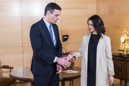 Inés Arrimadas en un encuentro con Sánchez