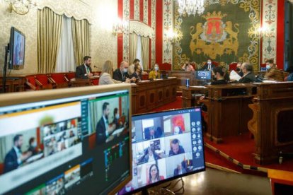 El pleno ordinario de febrero se ha celebrado de manera semipresencial