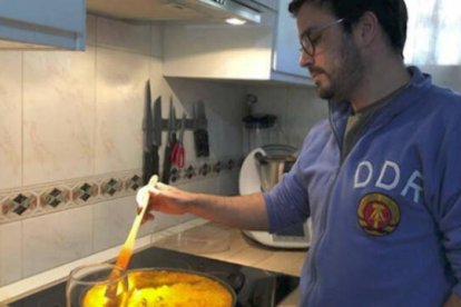 Garzón con la sudadera de la Alemania comunista