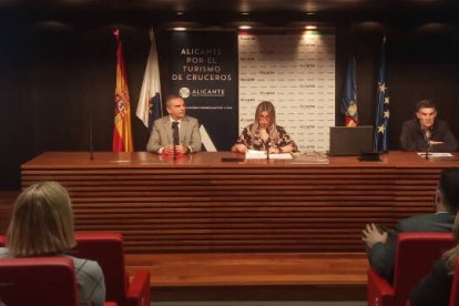 La vicealcaldesa y concejala de Turismo, Mari carmen Sánchez, ha participado en la jornada de la Asociación de cruceristas