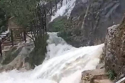 La intensa lluvia de estos días deja imágenes de ríos desbordados