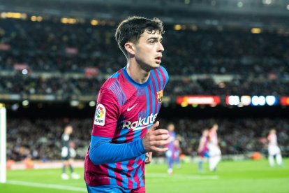 Pedri durante el partido de ayer ante el Athletic en el Camp Nou.