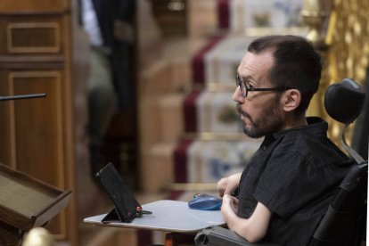 Echenique, en el último pleno del Congreso.