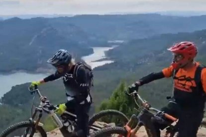 Jesús Calleja graba en Castellón un capítulo de 'Volando Voy'.