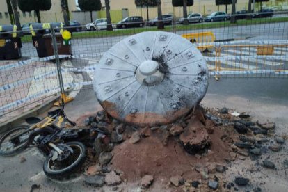 Un OVNI impacta en la calle Maria Teresa de Calcuta de Borriana.