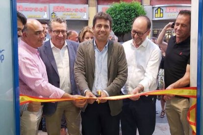 El presidente del PPCV durante la inauguración de la nueva sede del partido en Orihuela