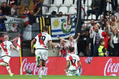 Unai López, celebrando el postrero gol con el que el Rayo derrotó al Elche.