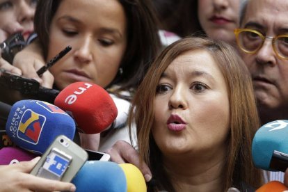 Verónica Pérez, en su minuto de gloria frente a la puerta de Ferraz.