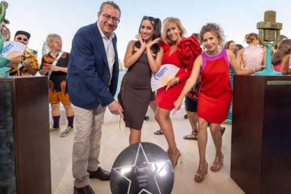 Chanel Terrero inaugura su estrella en Benidorm.