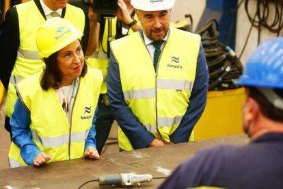 Margarita Robles, en una visita a la industria militar de la Defensa.