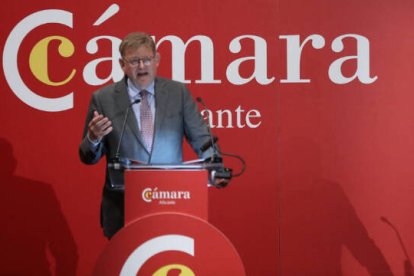 Ximo Puig ha acudido a la toma de posesión de Carlos Baño como presidente de la Cámara