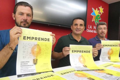 Juan Andrés Montiel, presidente de AECNU, Frederick J. 
Herweijer, concejal de Comercio y Bernabé Cano, alcalde de La Nucía en la presentación del "I Concurso de Ideas Empresariales"