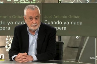 El expresidente de la Junta de Andalucía, José Antonio Griñán, en la presentación de su libro 'Cuando ya nada se espera'.