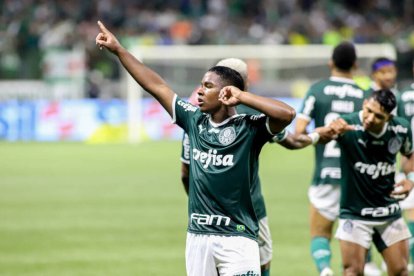 Endrick celebrando el 4-0 que le daba al Palmeiras el Brasileirao