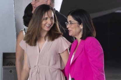 La ministra de Derechos Sociales y Agenda 2030, Ione Belarra y la ministra de Sanidad, Carolina Darias