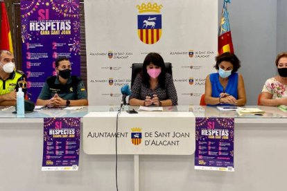 Julia Parra, concejala de Igualdad en Sant Joan d'Alacant, explicó los objetivos de esta campaña