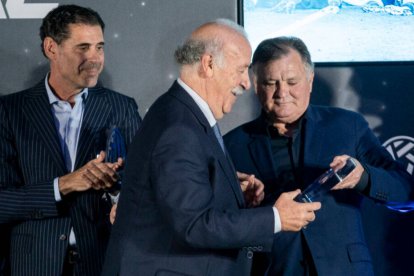 Vicente del Bosque, junto a Hierro y Camacho, en una fotografía reciente.