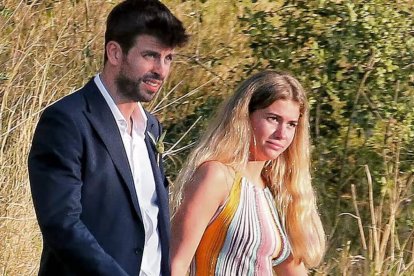 Piqué dice no saber nada de moda y asegura que la ropa la elige Clara Chía.