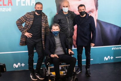 Luis Enrique, Guardiola y Xavi, con Unzúe, en la presentación del documental "Vivir valELA pena".