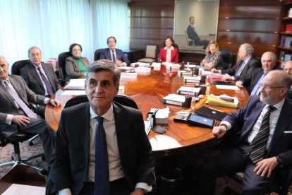 El pleno del TC con su presidente González Trevijano.