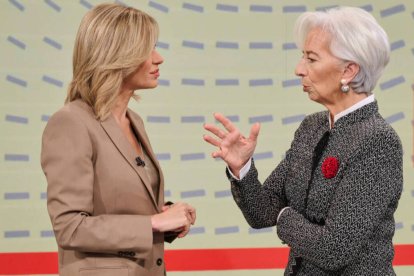 Susanna Griso y Christine Lagarde, conversando antes de la entrevista en Espejo Público.