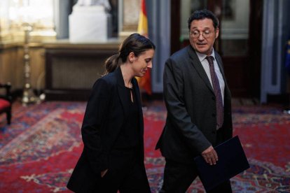 El fiscal general del Estado, Álvaro García Ortiz, en un acto junto a Irene Montero.