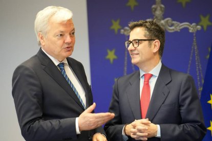 El comisario de Justicia Reynders y Bolaños, este lunes en Bruselas.