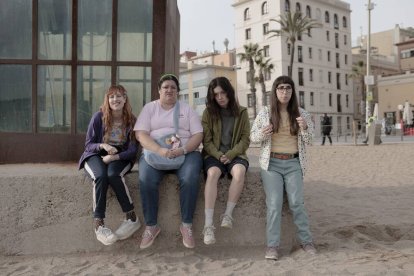 Las protagonistas de 'Fácil'.