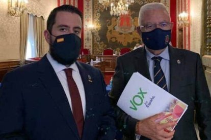 Mario Ortolá y Pepe Bonet, concejales de Vox en el Ayuntamiento de Alicante