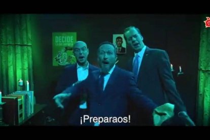 Santiago Abascal, Jorge Buxadé y Javier Ortega Smith en el sketch de "Pòlonia"