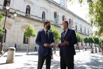 Juanma Moreno y José Luis Sanz, el pasado 27 en Sevilla