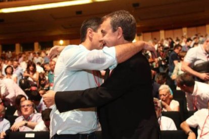 Pedro Sánchez y Zapatero, impulsores de las dos leyes de memoria histórica