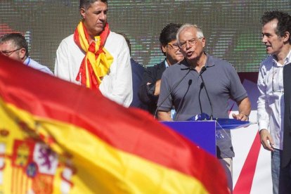 Borrell, en la gran manifestación contra el procés en octubre de 2017.