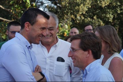 Almeida en el acto de hispanos del PP