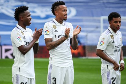 Militao, en el centro de la imagen, con sus compatriotas Vinicius y Rodrygo.