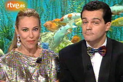 Ana Obregón y Ramón García, presentadores de 'Qué apostamos'.