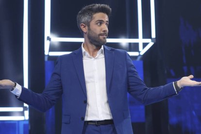 Roberto Leal conduce, con gran éxito de audiencia, el concurso "Pasapalabra"