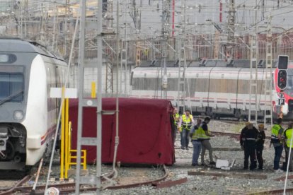 Imagen del tren en el que se halló el cuerpo de Álvaro Prieto en la estación de Santa Justa, Sevilla.