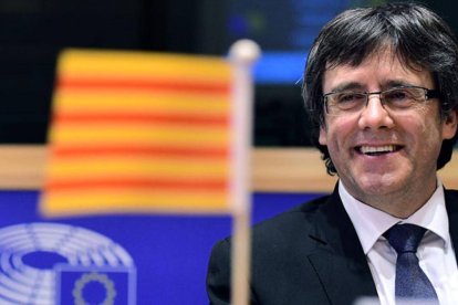 Puigdemont, sonriente, en un pleno del Parlamento Europeo.