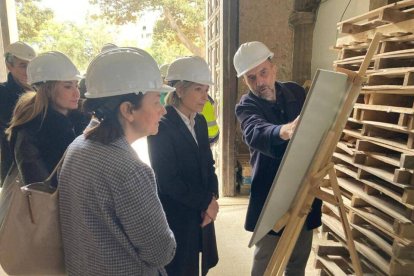 La consellera de Justicia, Elisa Nuñez en la visita de las obras de rehabilitación.