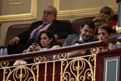 Mañueco asiste a la sesión de investidura de Pedro Sánchez desde la tribuna de invitados del Congreso