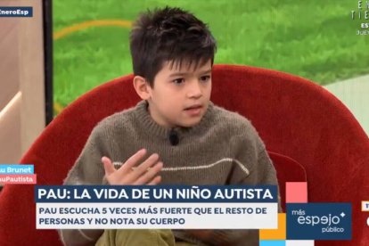 Pau Brunet, de 10 años y con TEA, durante su entrevista en 'Espejo Público'.