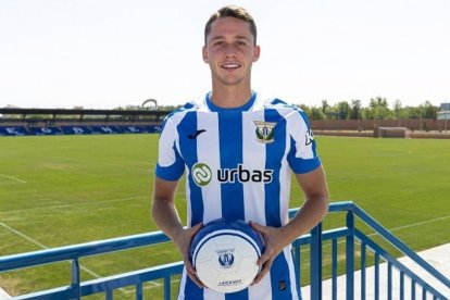 Borja Garcés, con la camiseta del Leganés.