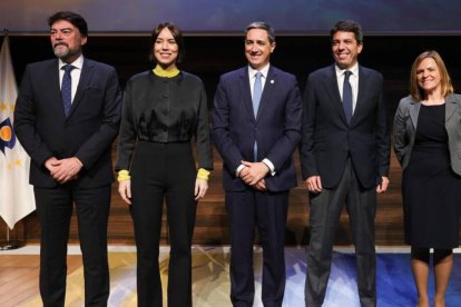 El alcalde de Alicante, Luis Barcala, la misistra de Ciencia, Diana Morant, el director ejecutivo de la Euipo, Joao Negrao, el president de la Generalitat, Carlos Mazón y la delegada del Gobierno en la Comunitat, Pilar Bernabé